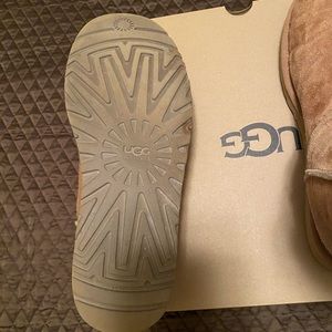 Bailey Button Ugg Boots Size 9